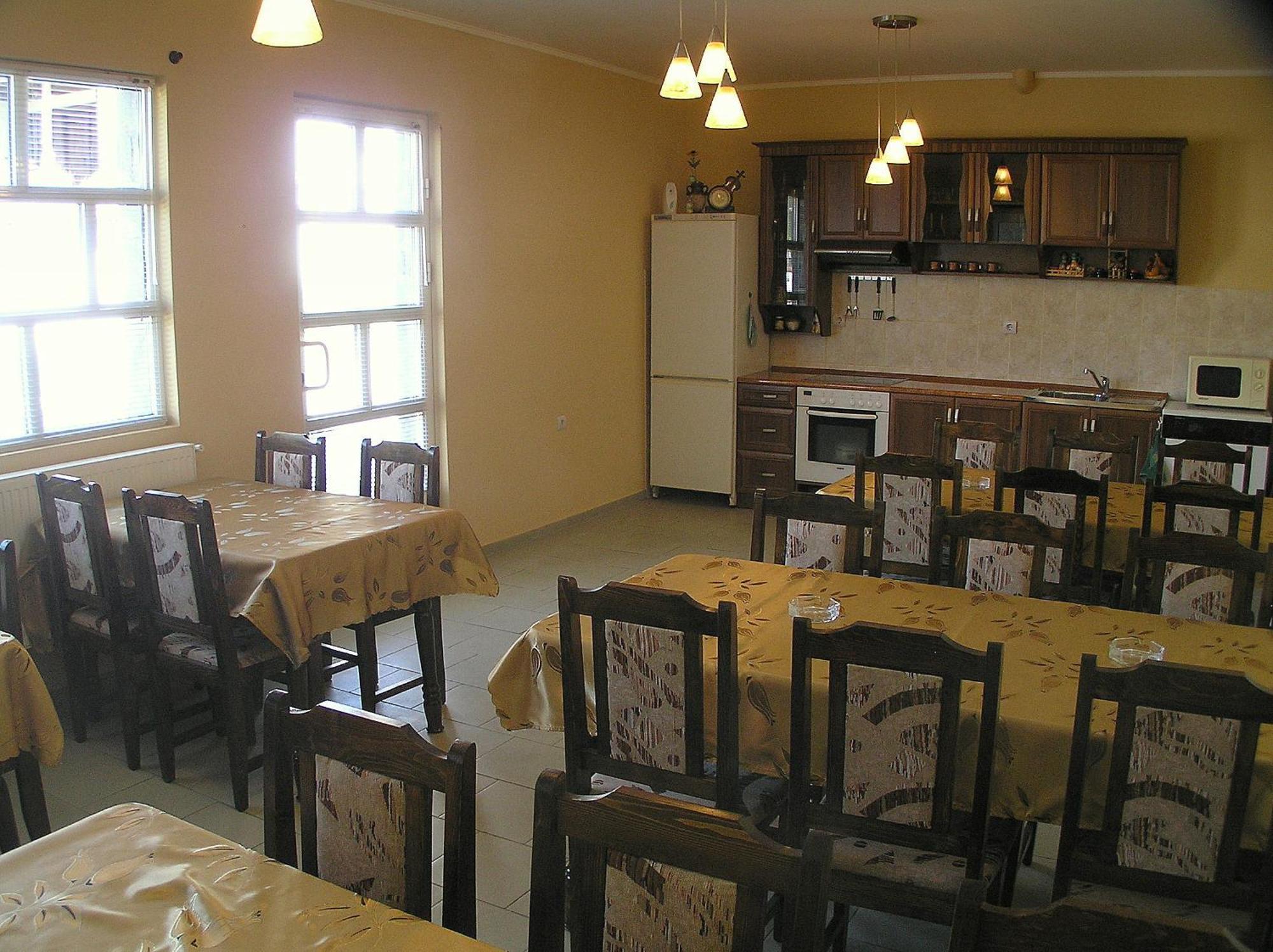 Karadzhovy Guest House Kalofer Eksteriør billede