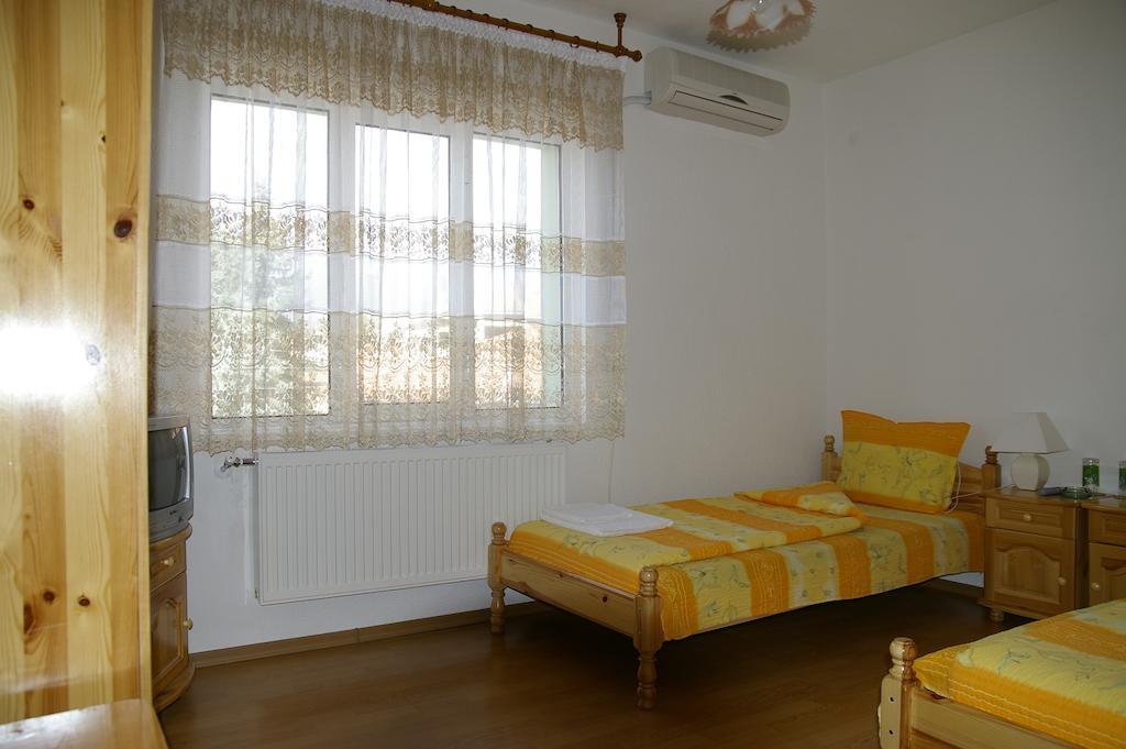 Karadzhovy Guest House Kalofer Værelse billede